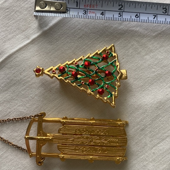 JJ Jonette downhill sled brooch and Vintage Christmas tree brooch . - Picture 8 of 8
